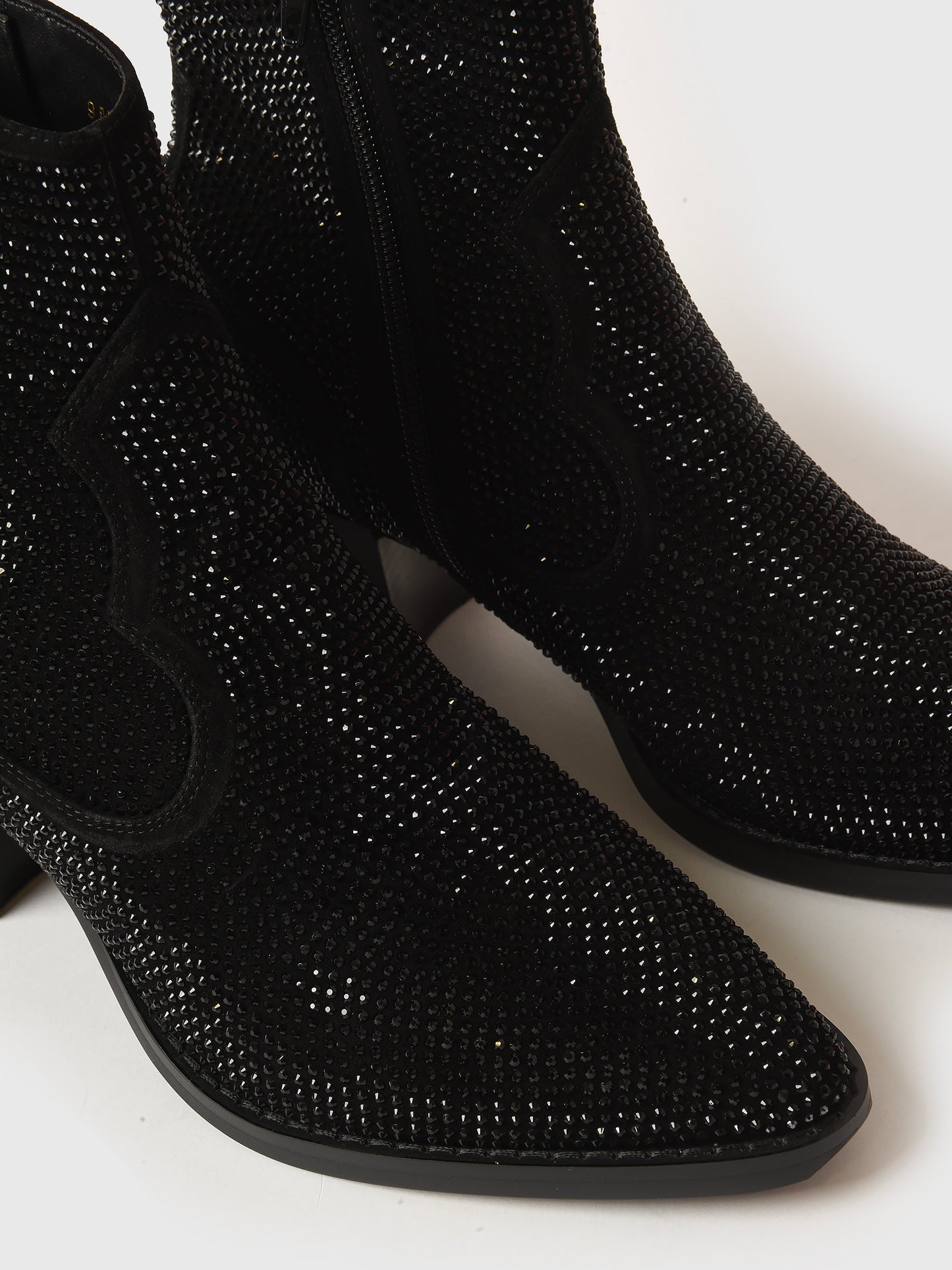 IRJAxBLACKSUEDEJETBLACKSTONES-alt1