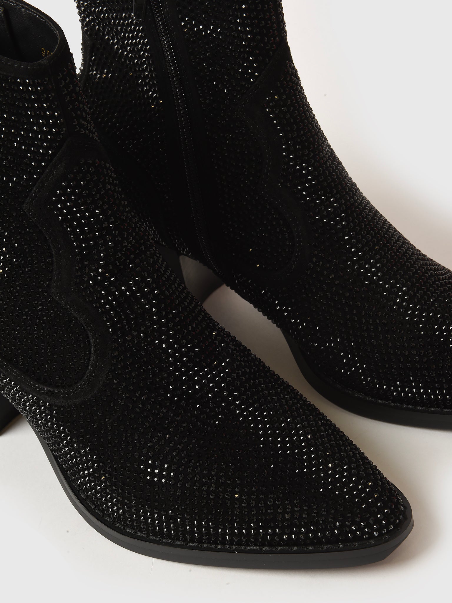 IRJAxBLACKSUEDEJETBLACKSTONES-alt1