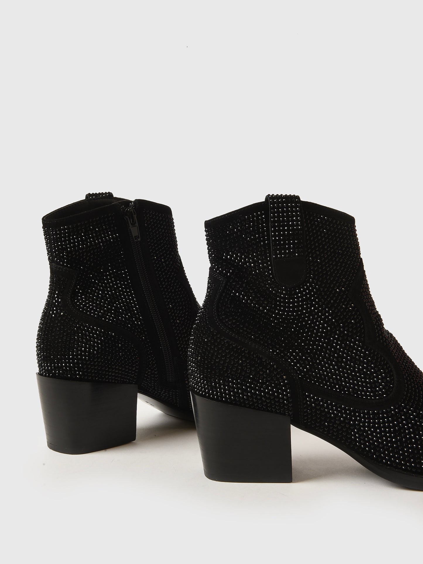 IRJAxBLACKSUEDEJETBLACKSTONES-alt3