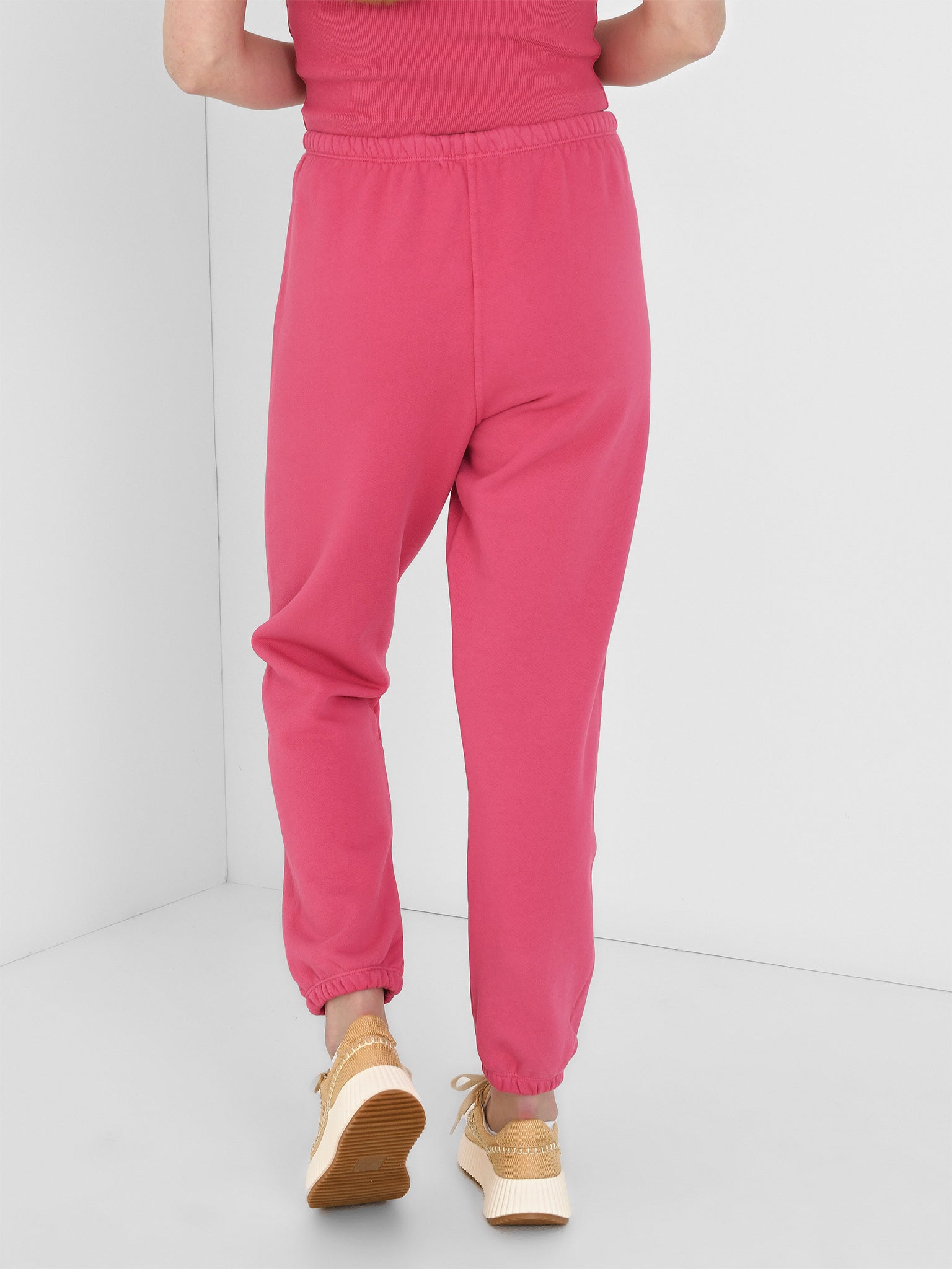 J01-STEVIESWEATxPEONY-alt1