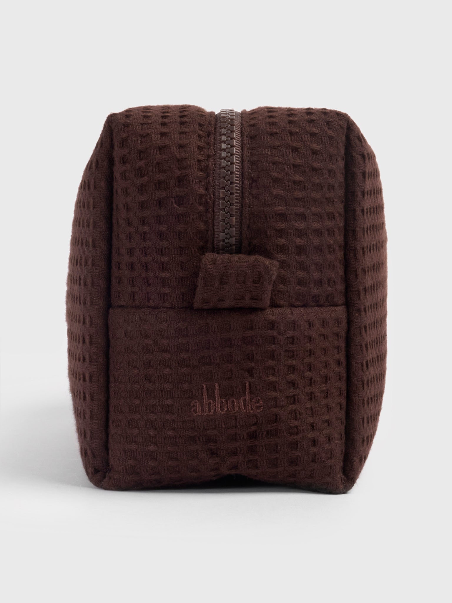  JET SETTER WAFFLE POUCHxCHOCOLATE-alt1