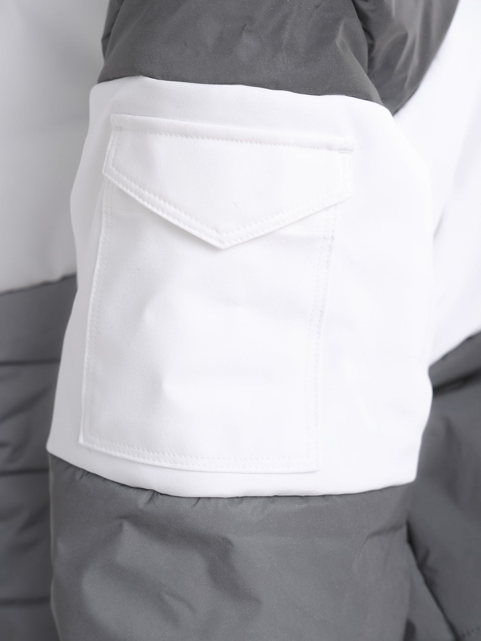 K00988xREFLECTIVEWHITE-alt3