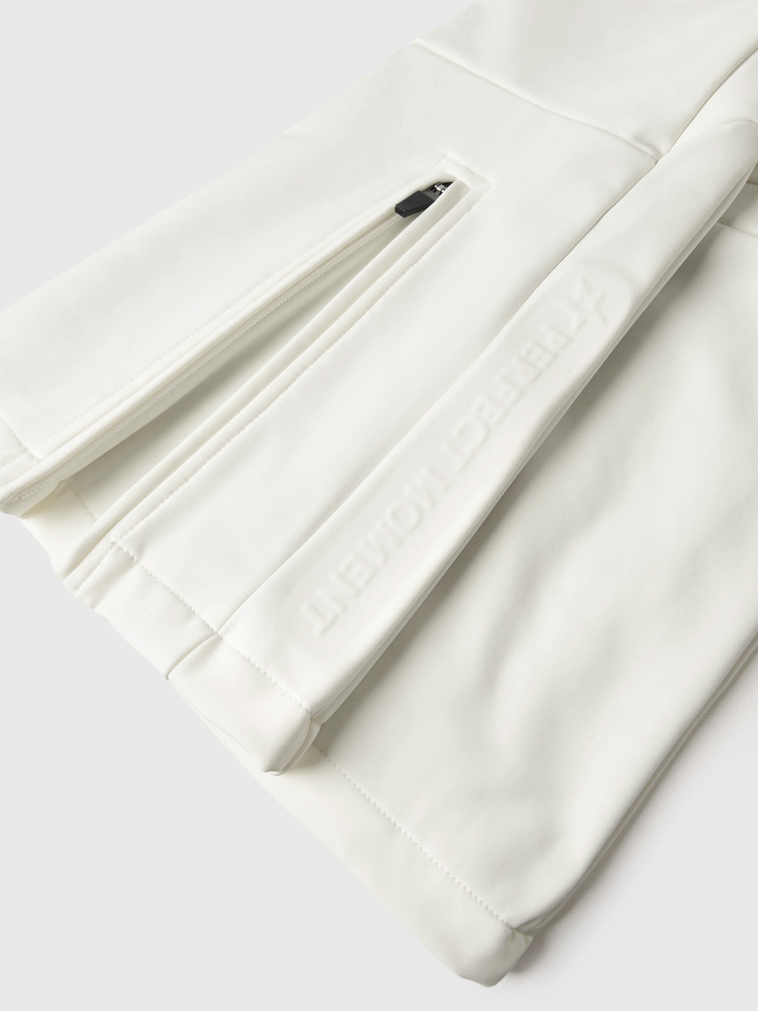 K6000437xSNOWWHITE-alt2