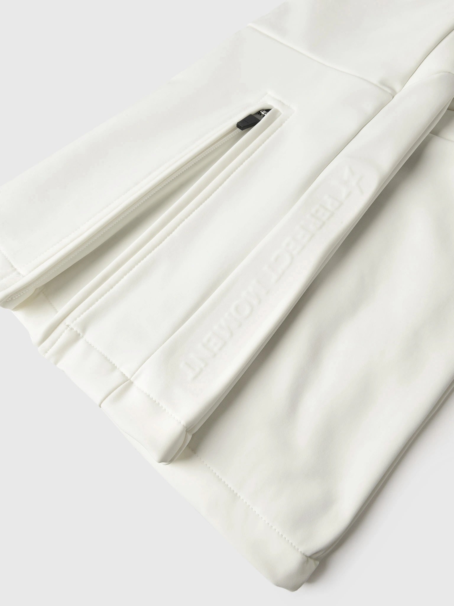 K6000445xSNOWWHITE-alt1