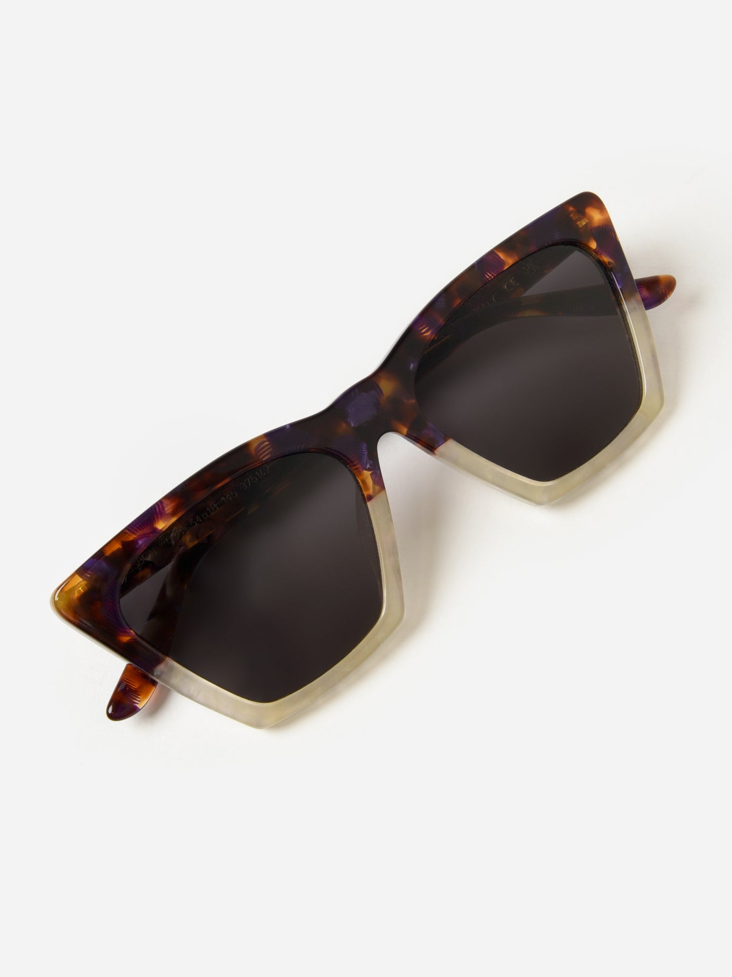 Illesteva Lisbon Sunglasses - Saint Bernard