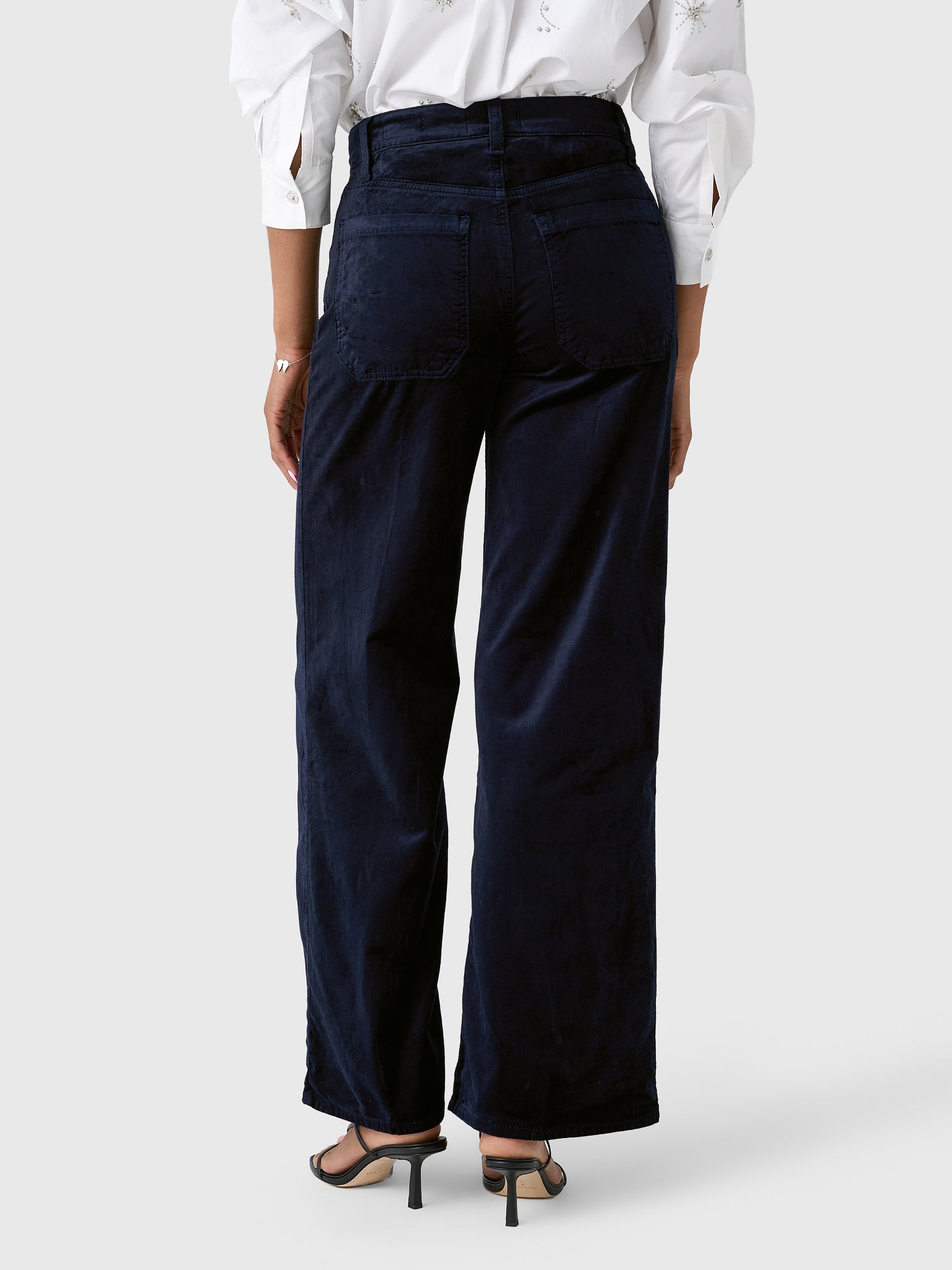 LSPIP411xNAVYVELVET-alt3