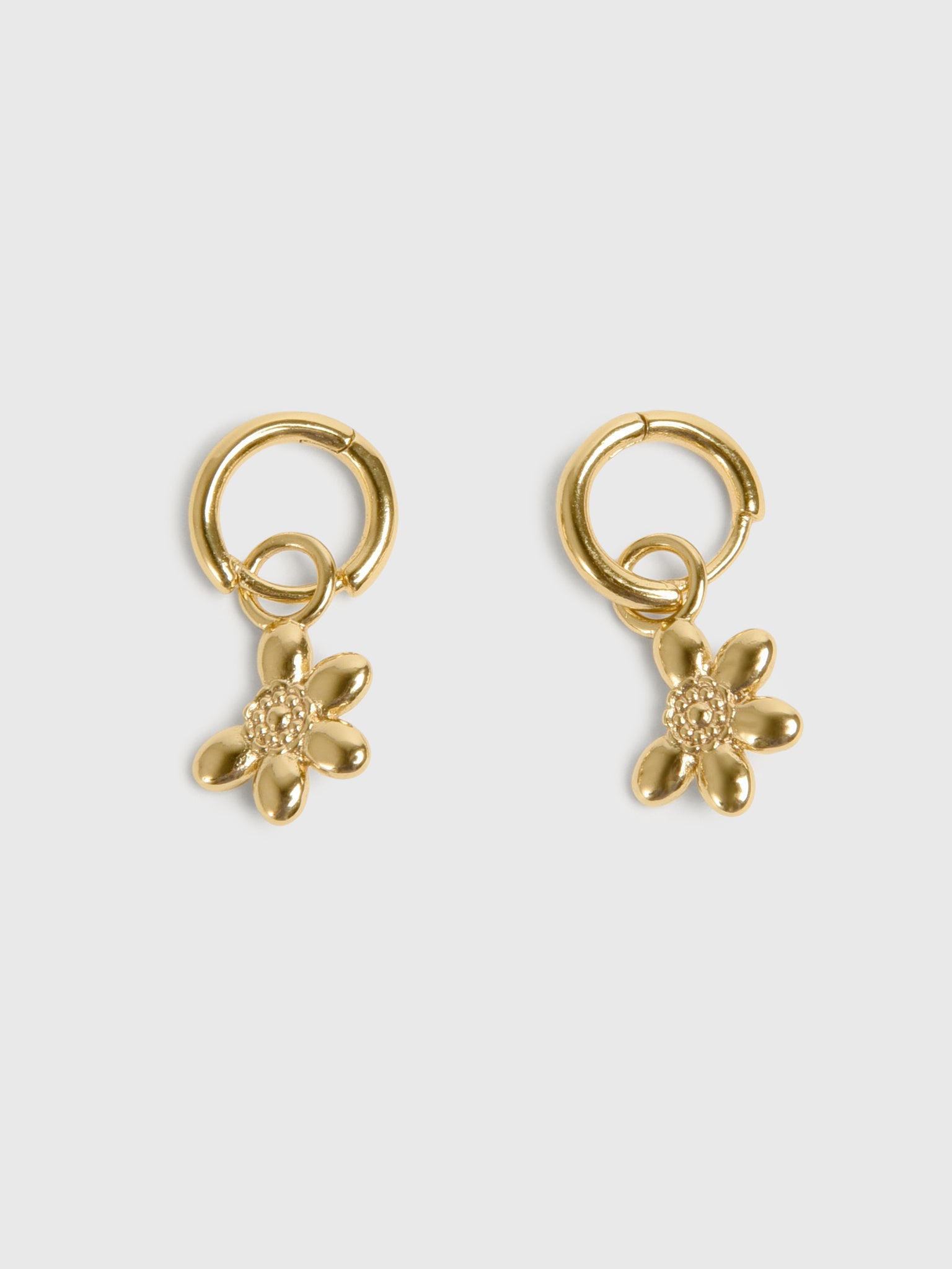 Hart Loves Me Flower Huggie Earrings - Saint Bernard