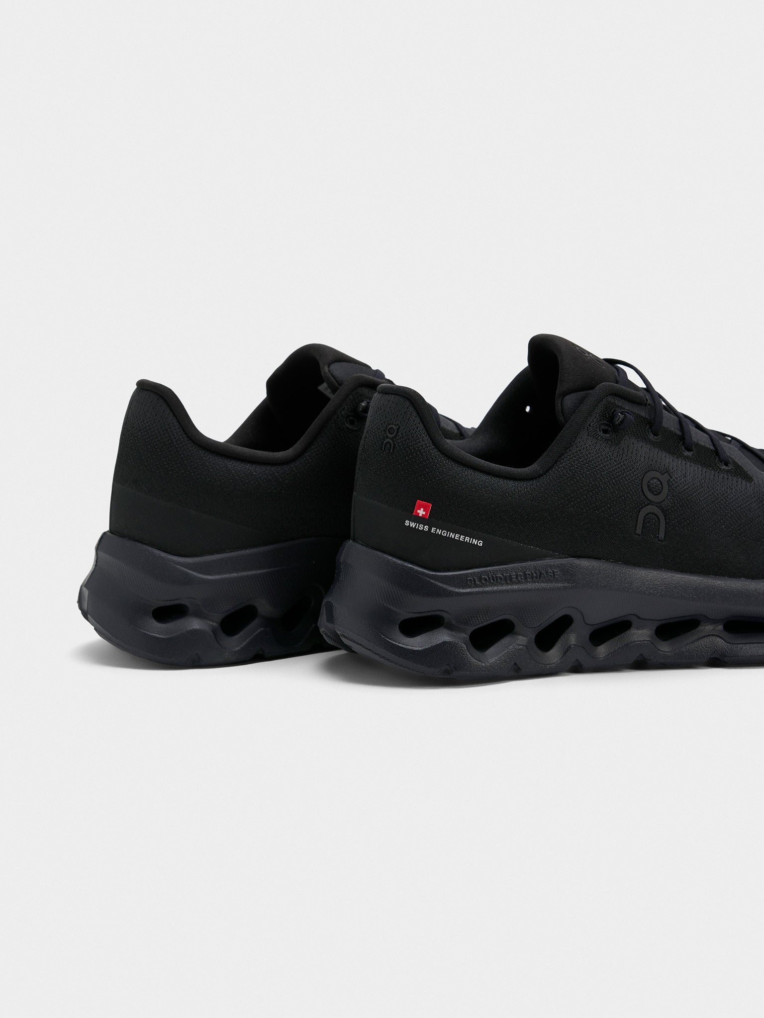 ON Men's Cloudtilt Sneaker - Saint Bernard