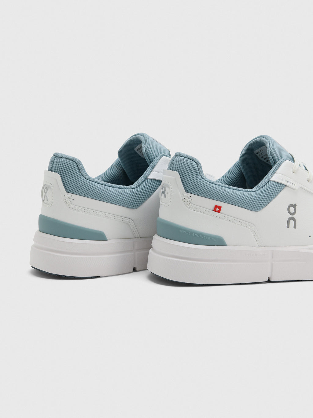 ON Men's The Roger Advantage Sneaker - Saint Bernard