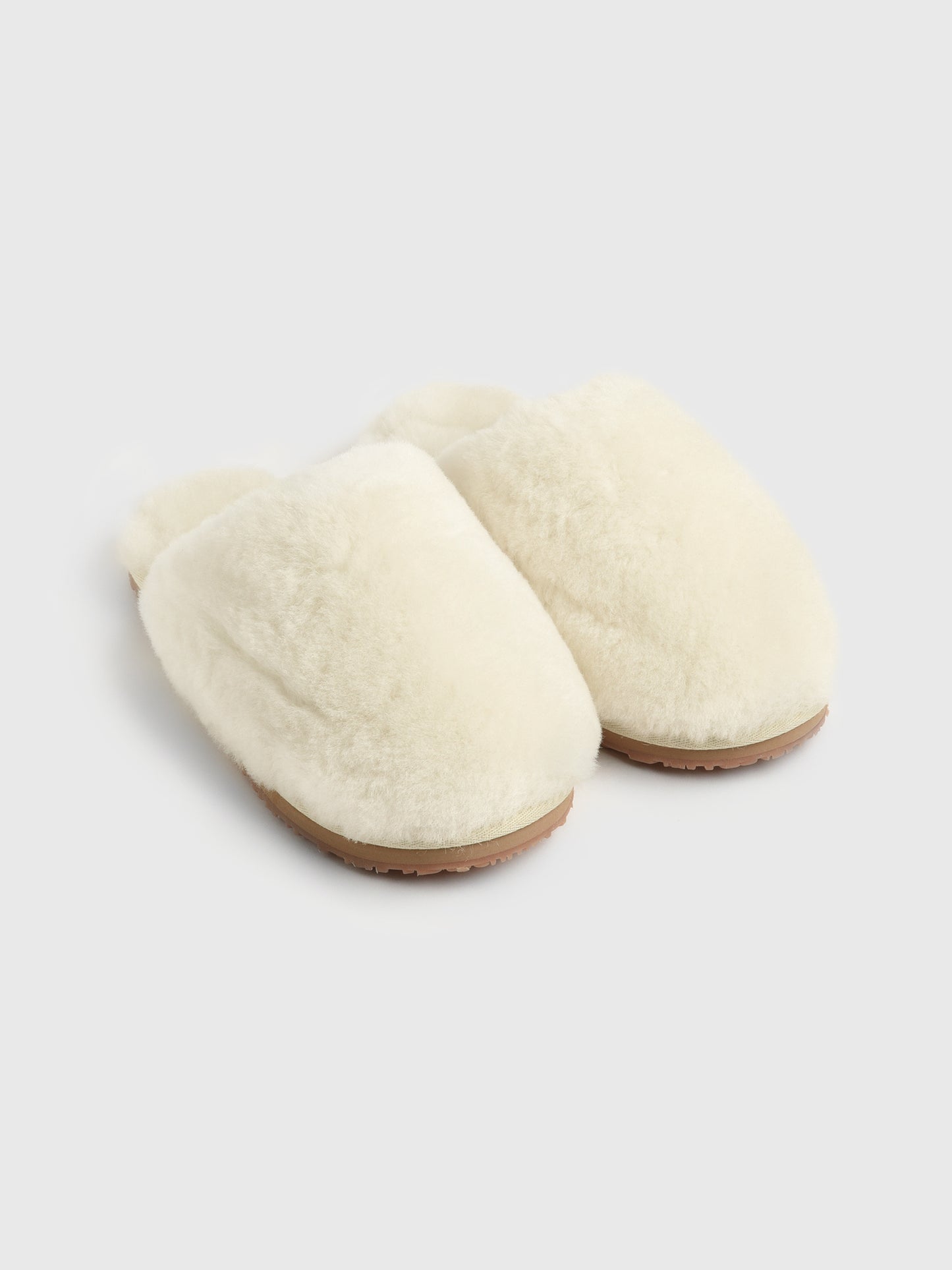 MOU Women's Closed Toe Sheepskin Slipper - Saint Bernard
