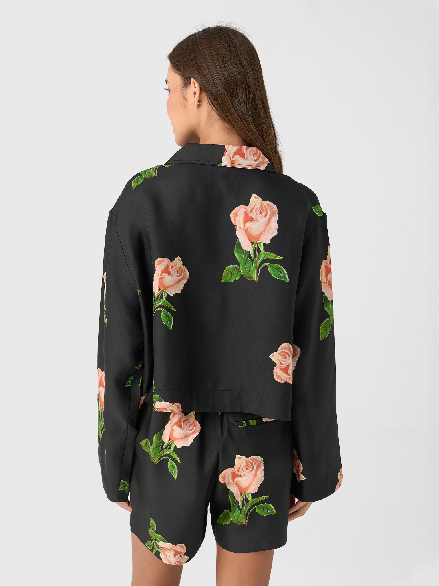 NW25PFTP05798xOFFBLACKROSES-alt3