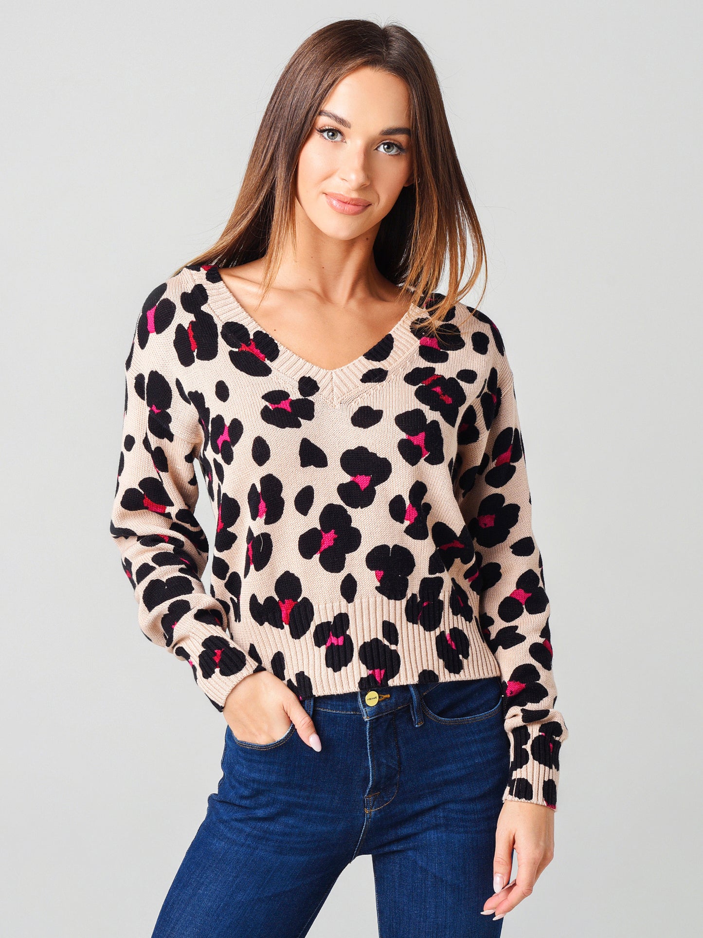 525 Women's Printed Relaxed V-Pullover Sweater