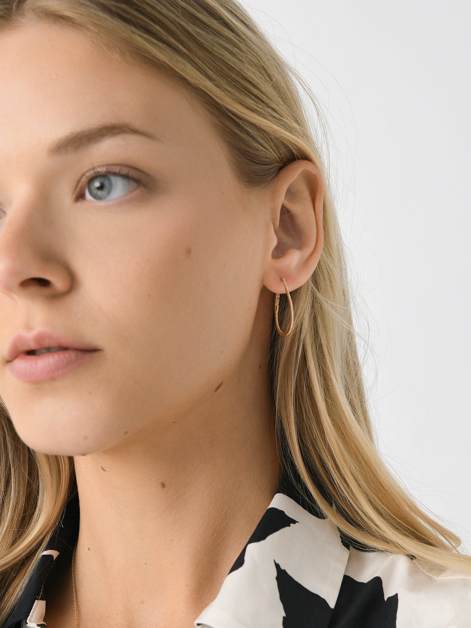 OVALDIAMONDHOOPSxGOLD-alt1