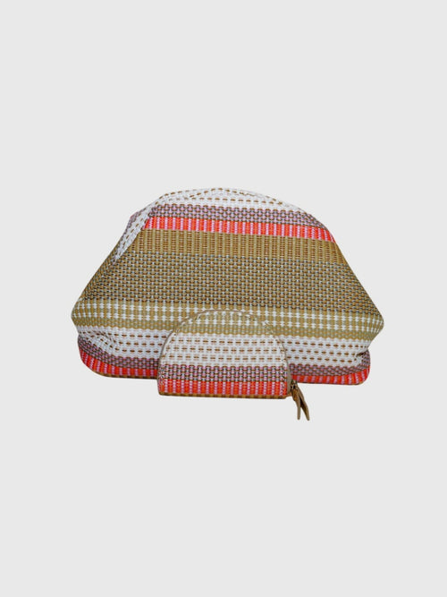 JOANSiE Oyster Clutch