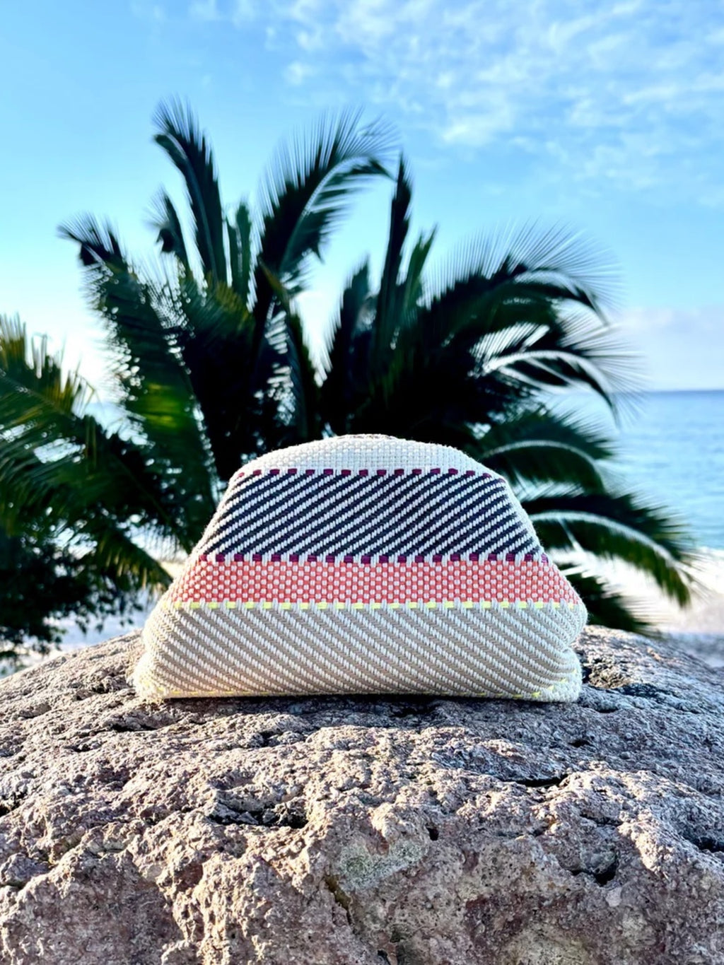 JOANSiE Oyster Clutch - Saint Bernard