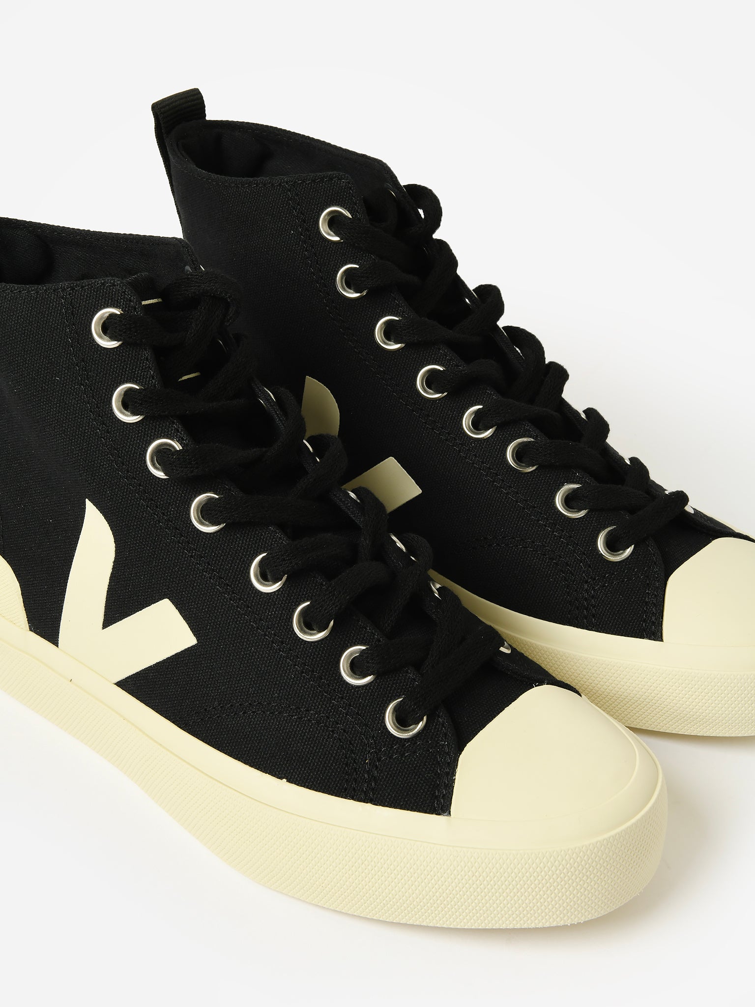 PA0101397AxBLACKPIERRE-alt2