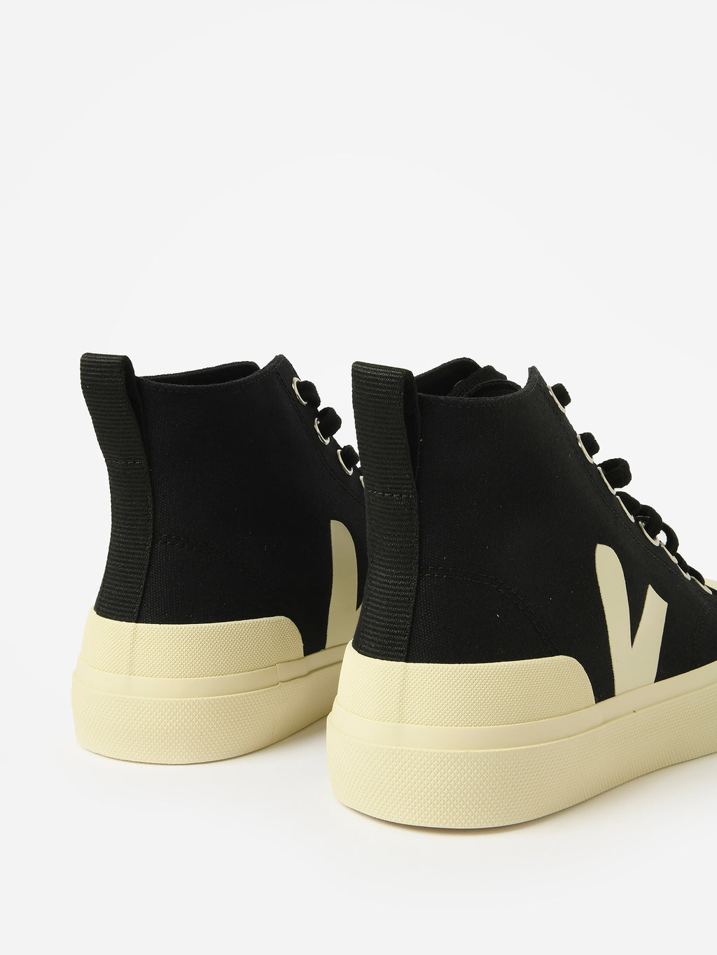 PA0101397AxBLACKPIERRE-alt3