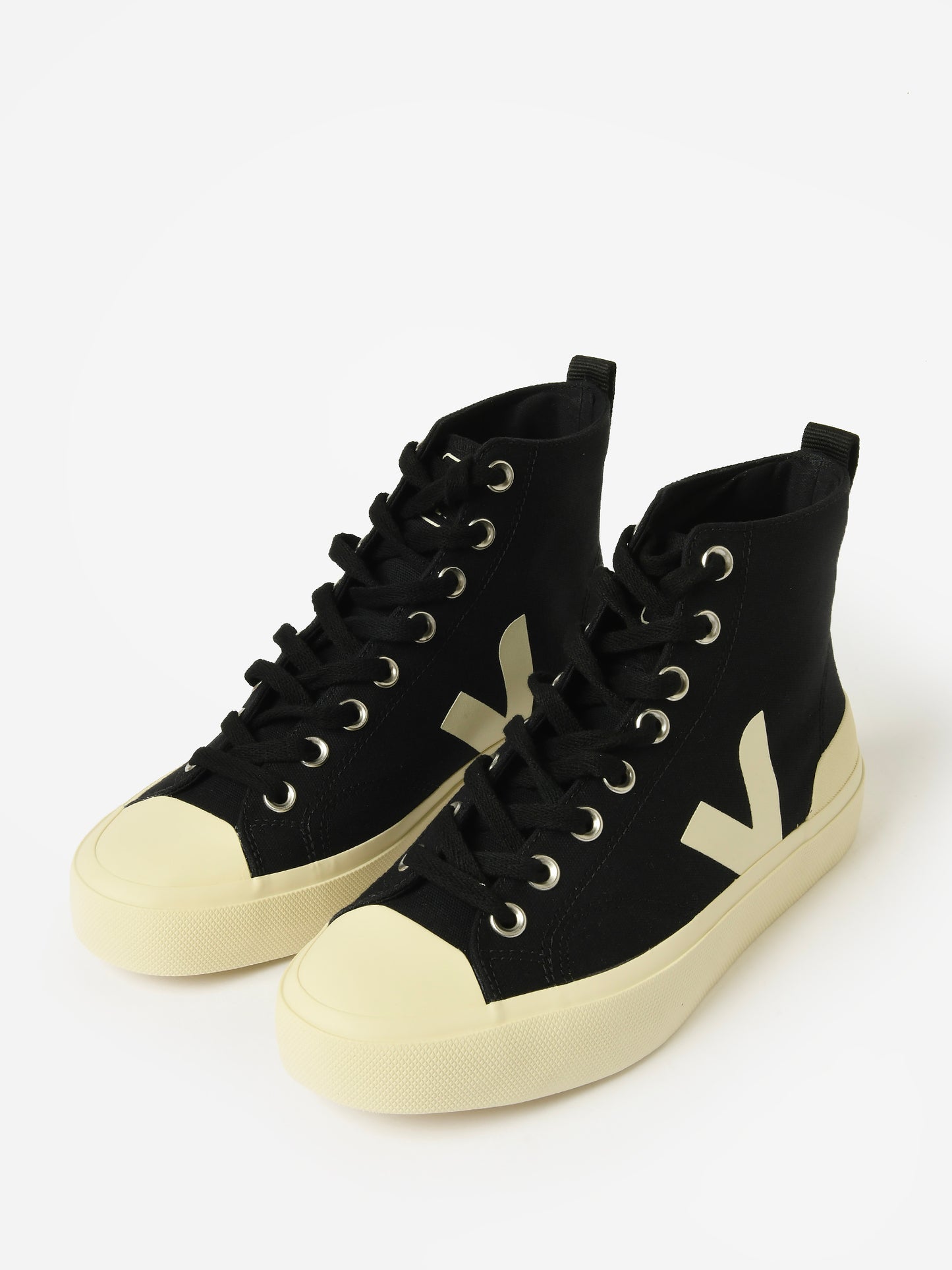 VEJA Women's Wata II Canvas Sneaker - Saint Bernard