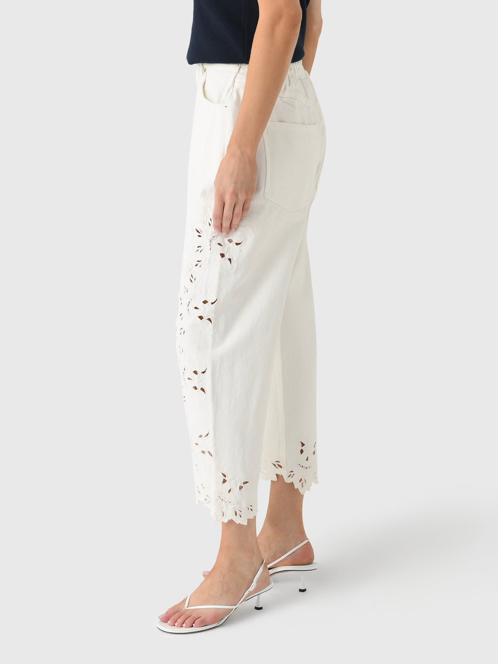 PF25-042xWHITE-alt2