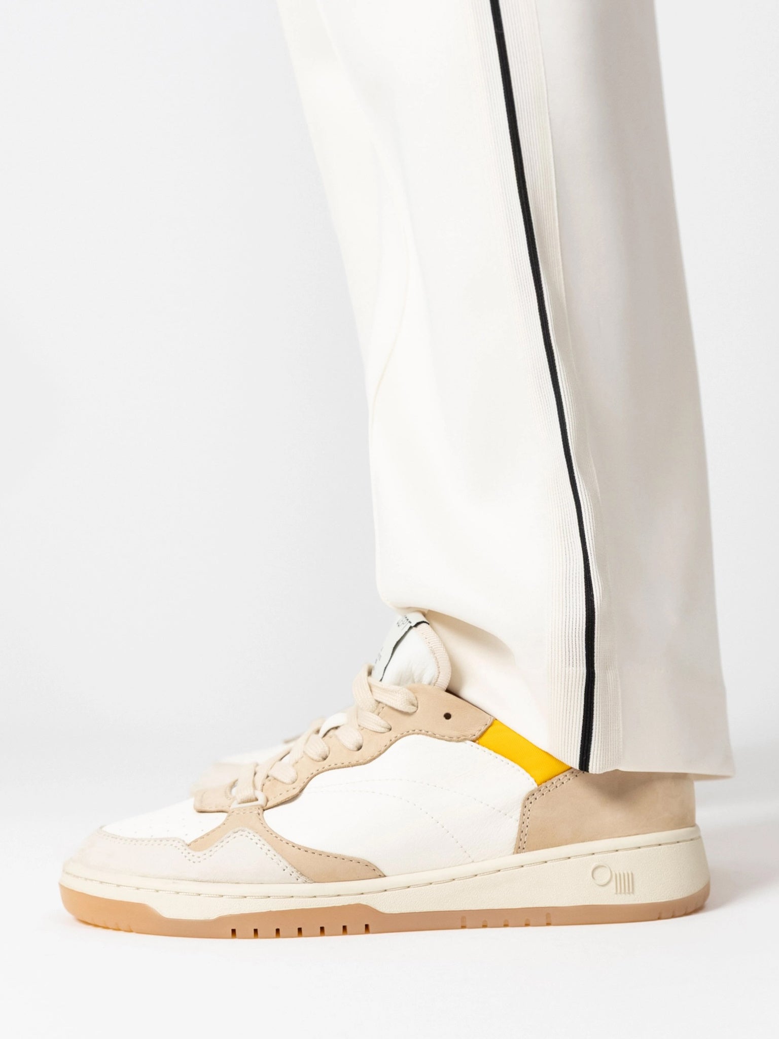ダックス111 Oncept Women's Phoenix Sneaker – Saint Bernard