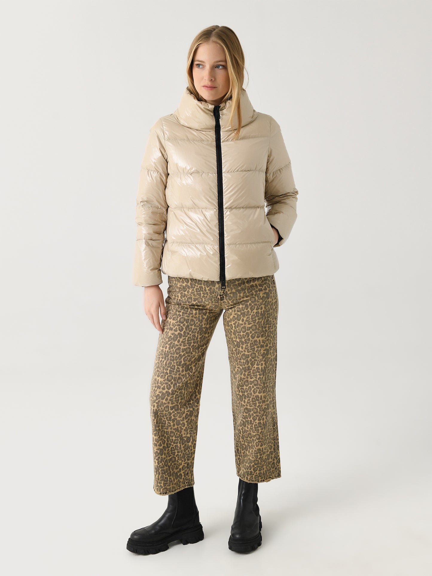 PI001946DxCHANTILLY-alt1