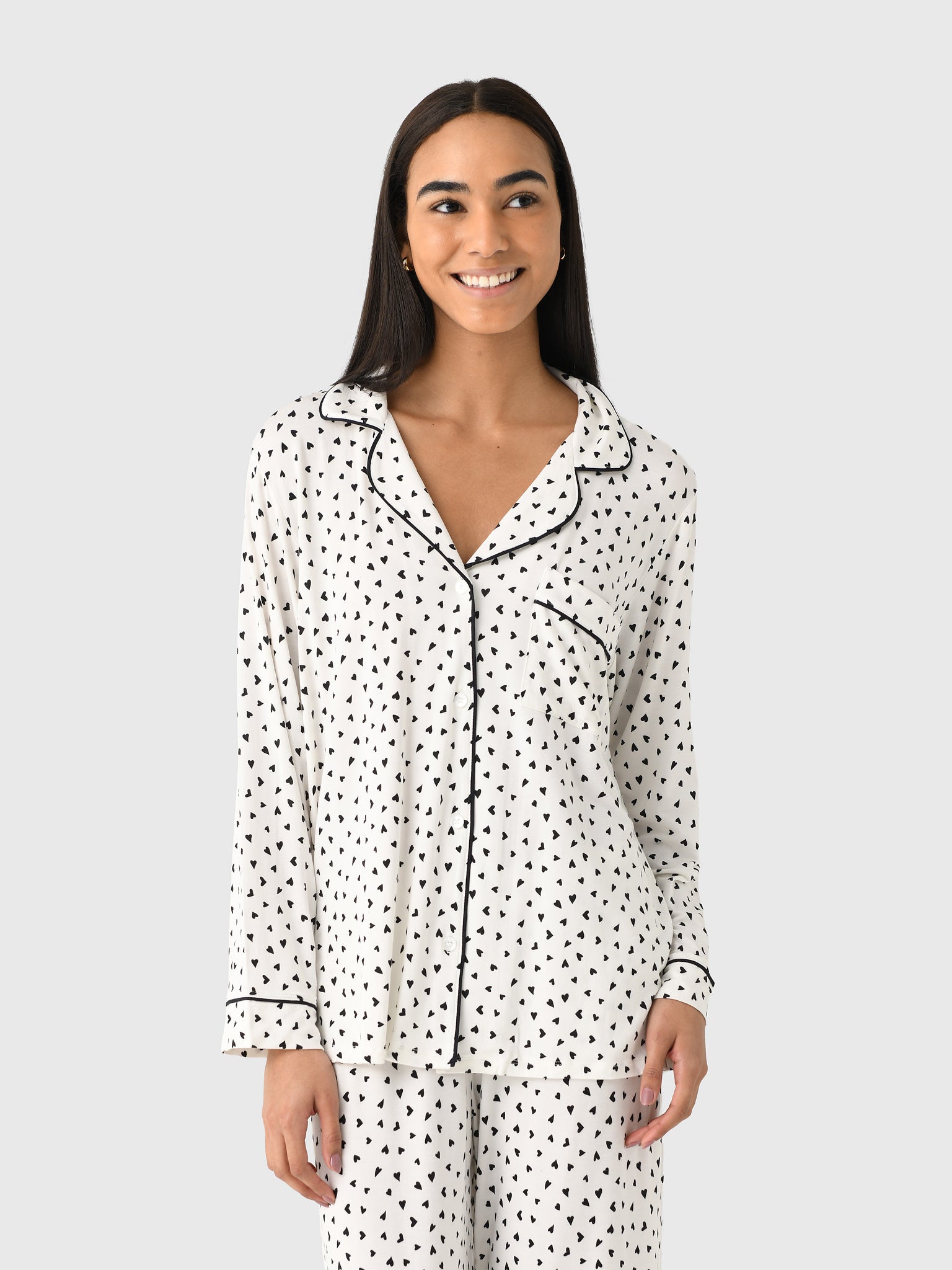 PJ1141xHEARTTOHEARTBLACK-alt3