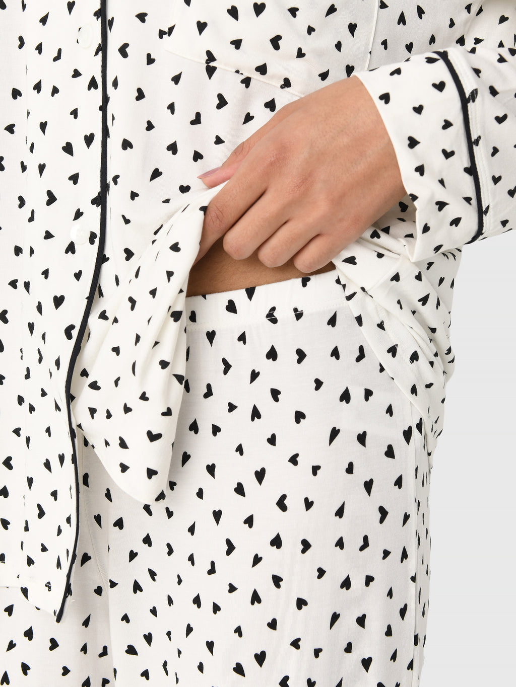 PJ1141xHEARTTOHEARTBLACK-alt4