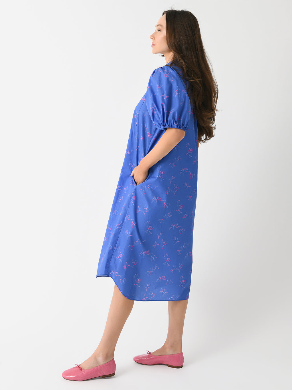 R12020529xBLUEBASEWITHPINKFLOWERS-alt1