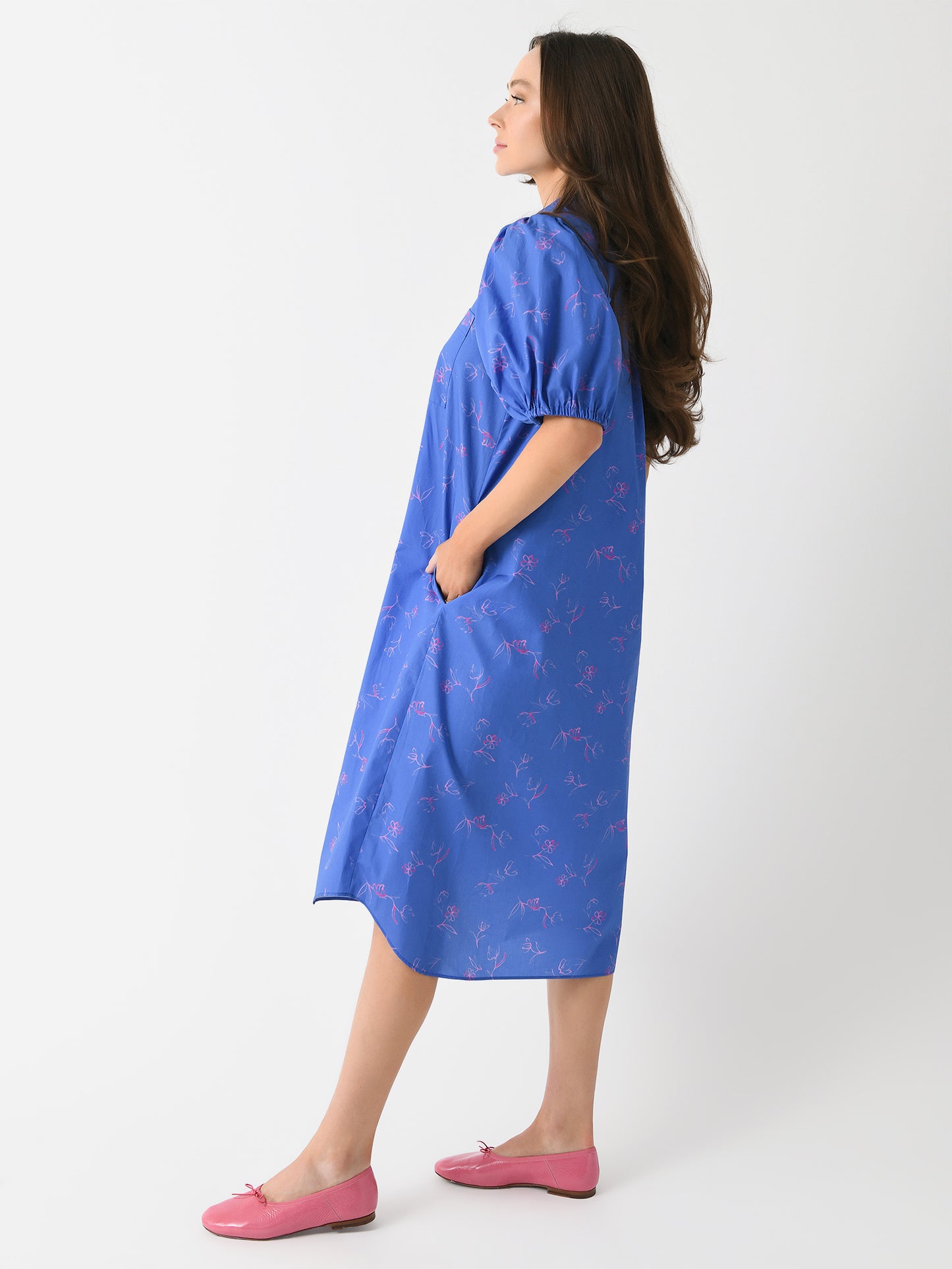 R12020529xBLUEBASEWITHPINKFLOWERS-alt1