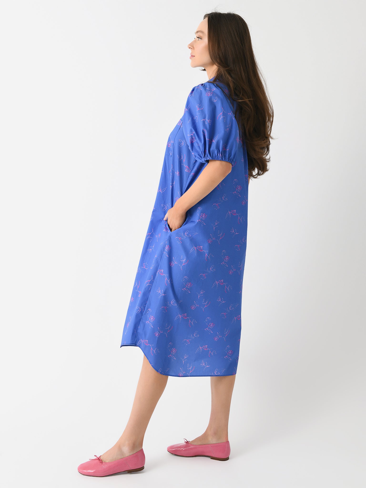 R12020529xBLUEBASEWITHPINKFLOWERS-alt1