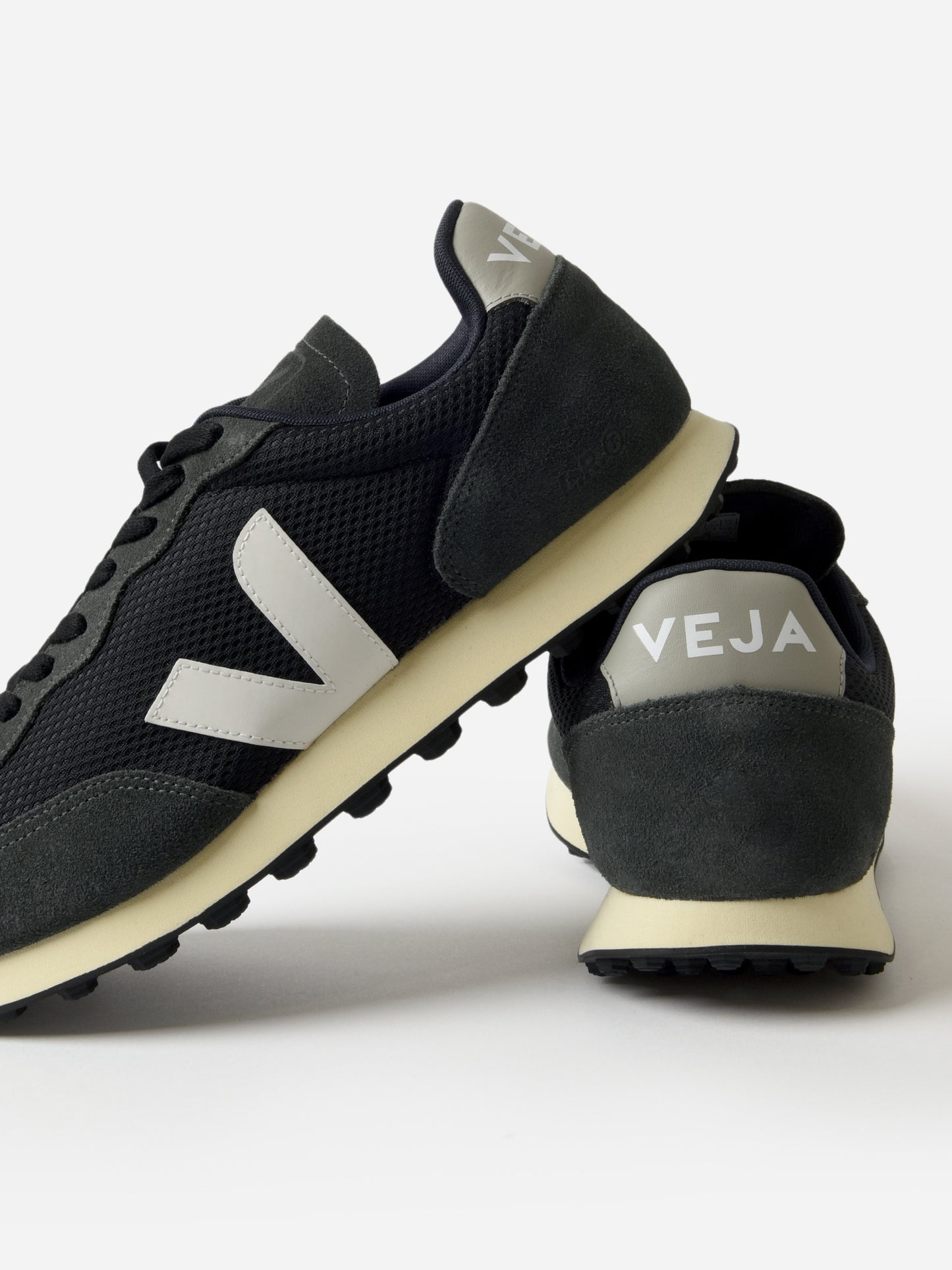 RB0102367xBLACKWHITEOXFORDGREY-alt3