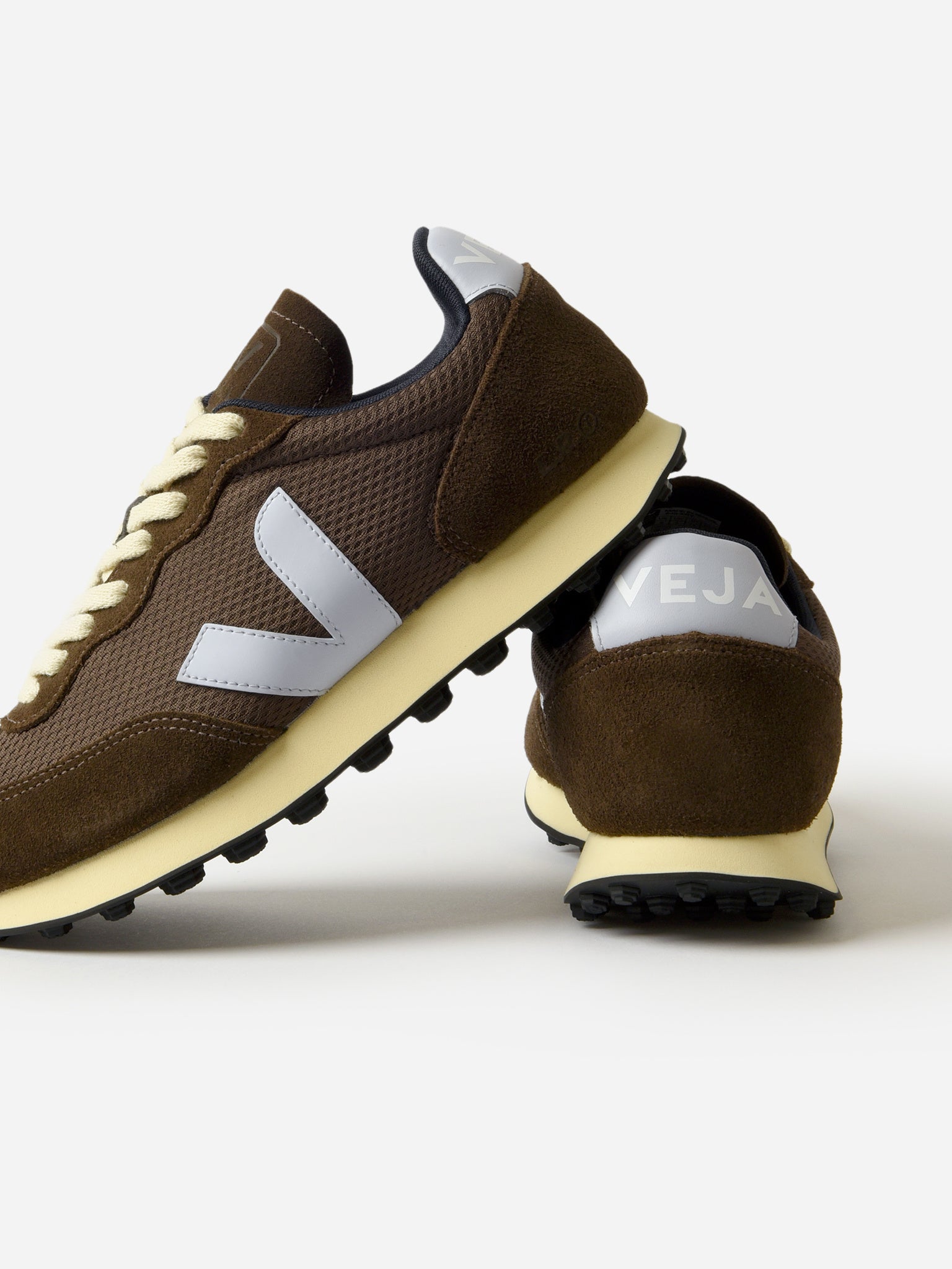 RB1803739xEAGLESWANS-alt3