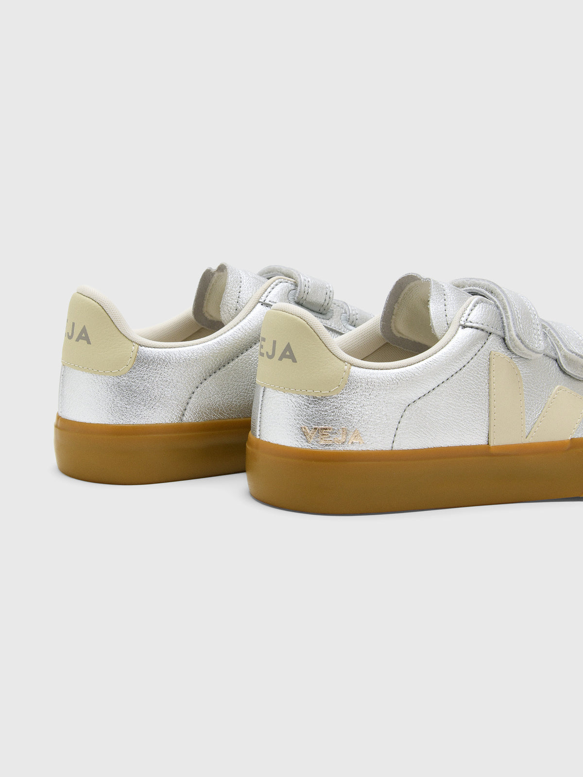 VEJA Women's Recife Leather Sneaker - Saint Bernard
