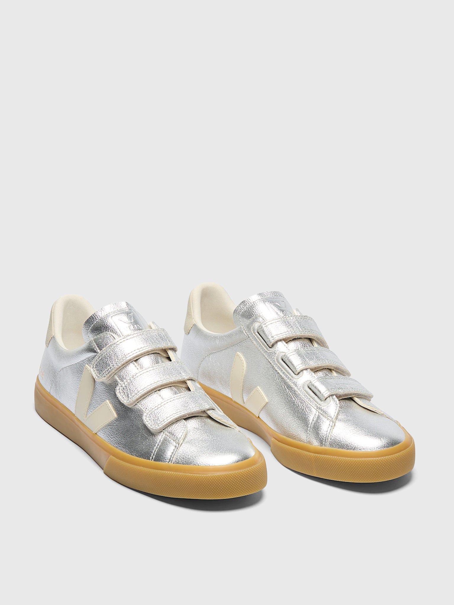 VEJA Women's Recife Leather Sneaker - Saint Bernard