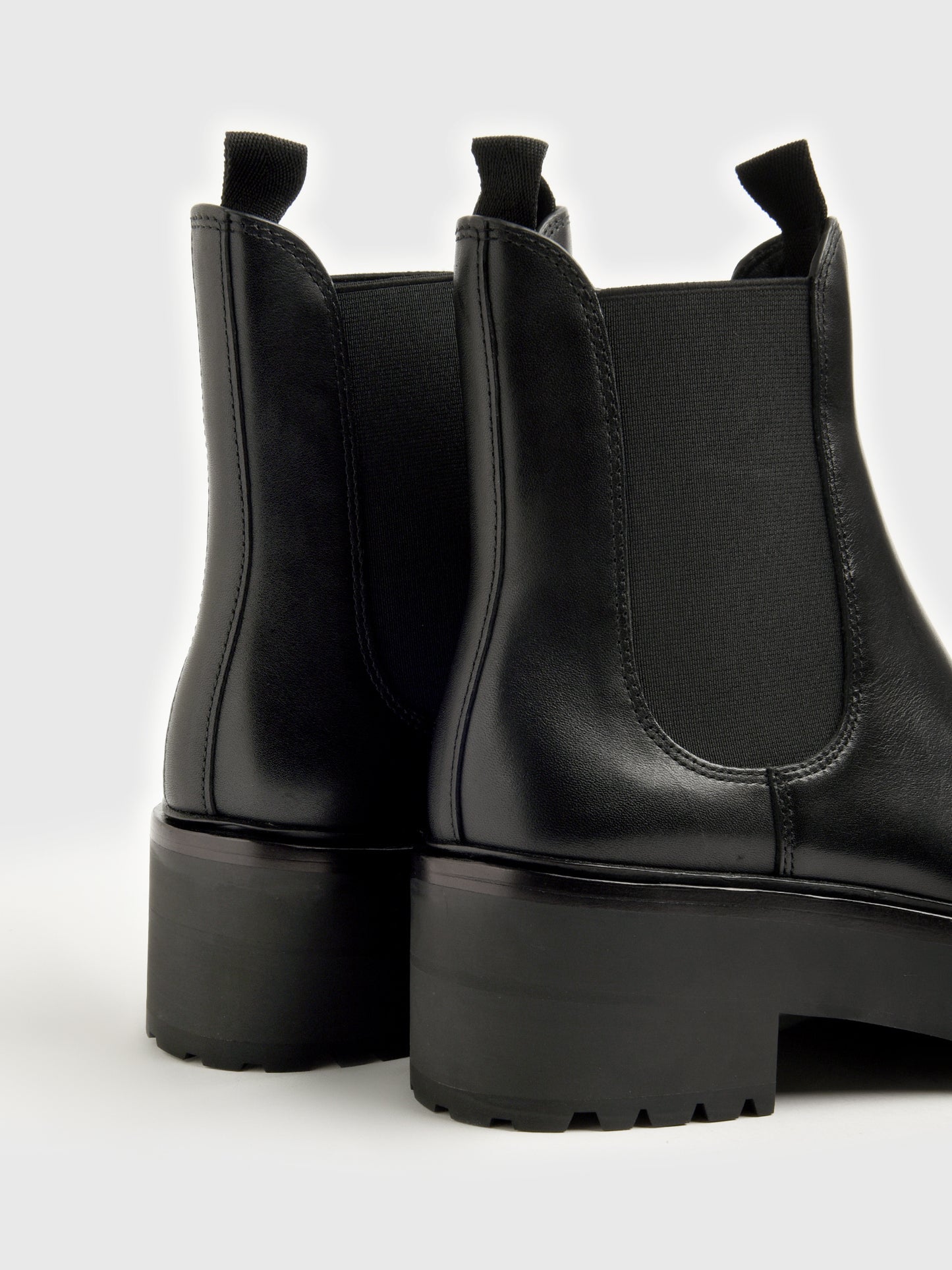 REGGIE-SC-BLACKxBLACK-alt2