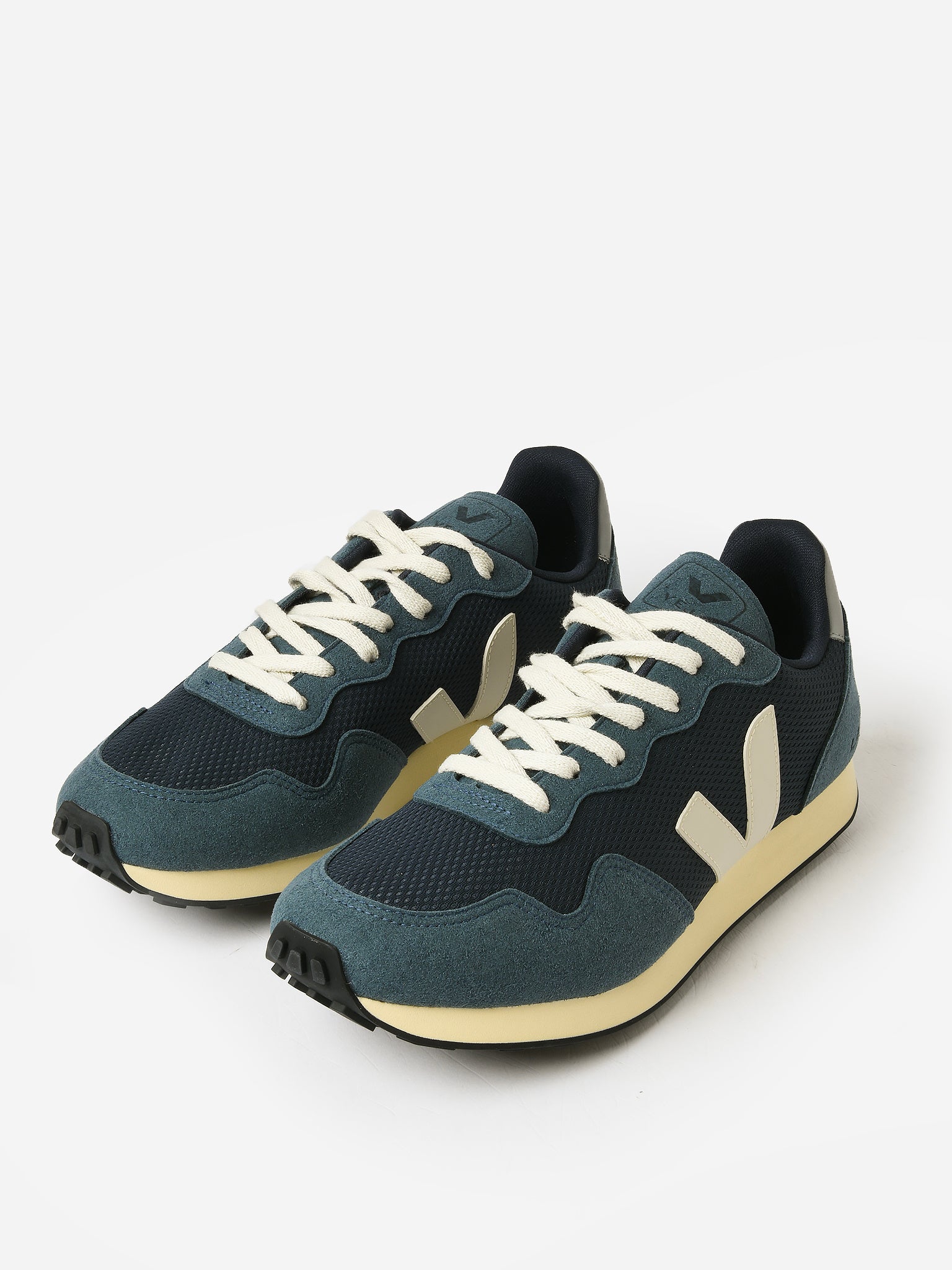 VEJA Men's SDU Alveomesh Sneaker | $155.00 | Saint Bernard