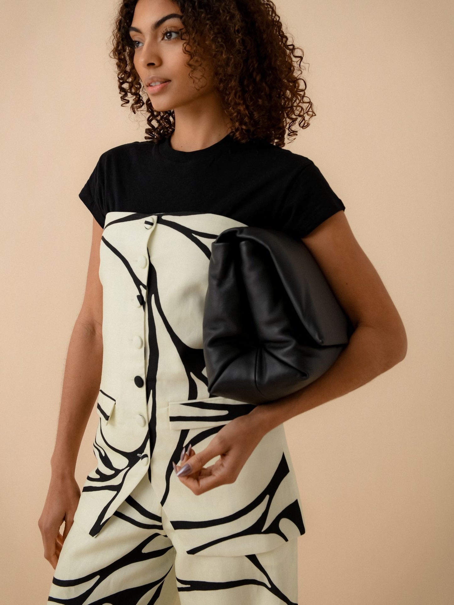 S24-025BLKxBLACK-alt1