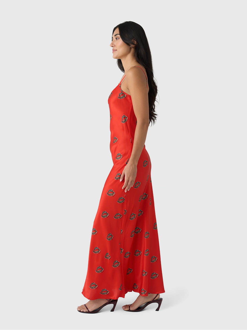 S251129.27JKxJUNGLEKISS-alt1