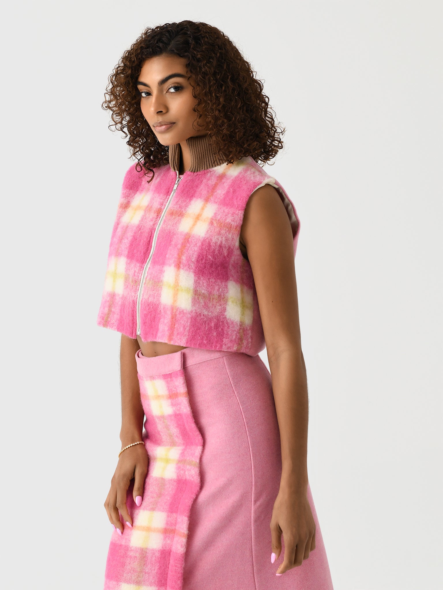 S72013804xCHECKWHITEPINKGREEN-alt2