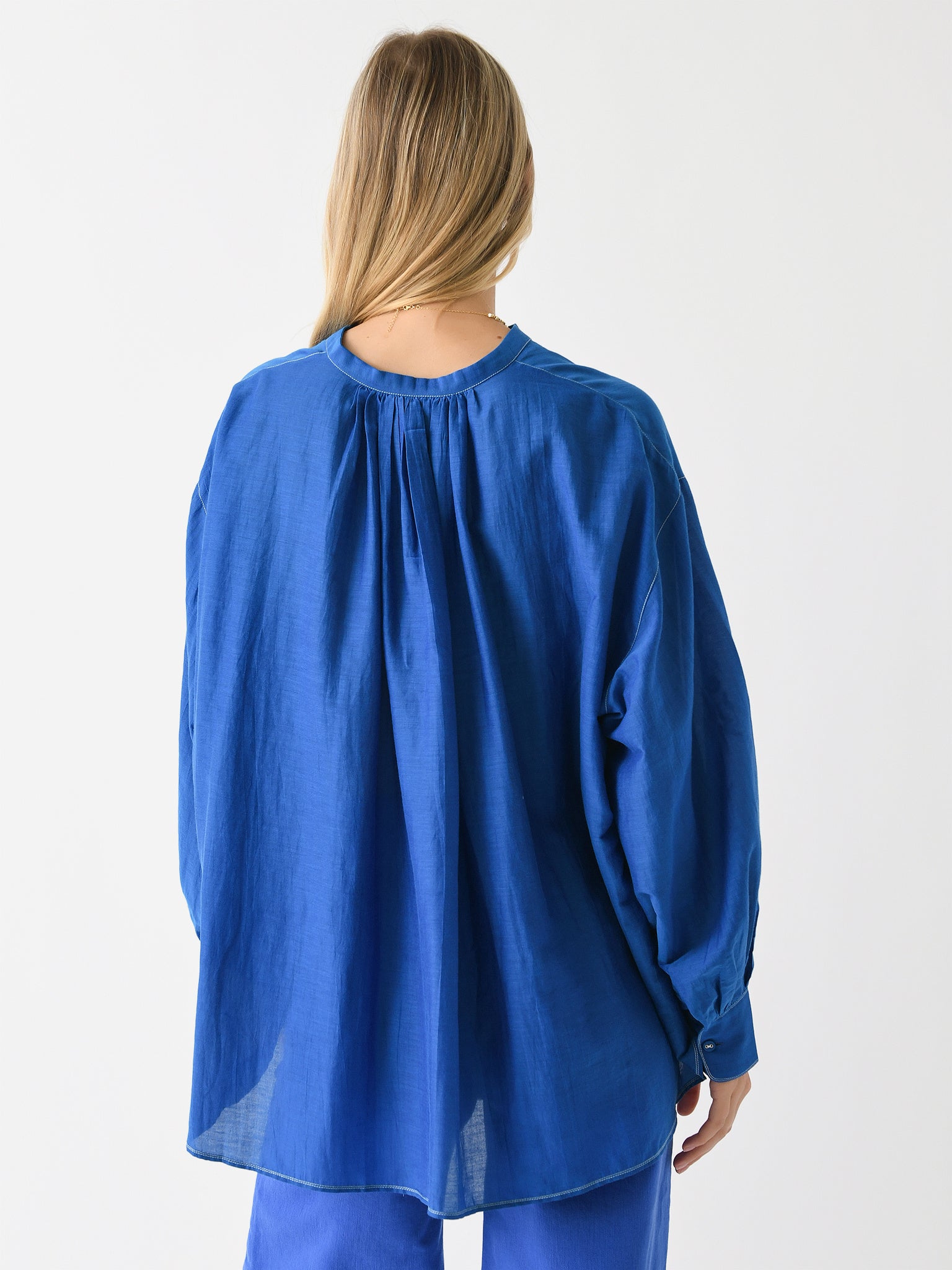 SHIRT CALMxBUTTERFLYGARDENCOBALT-alt3