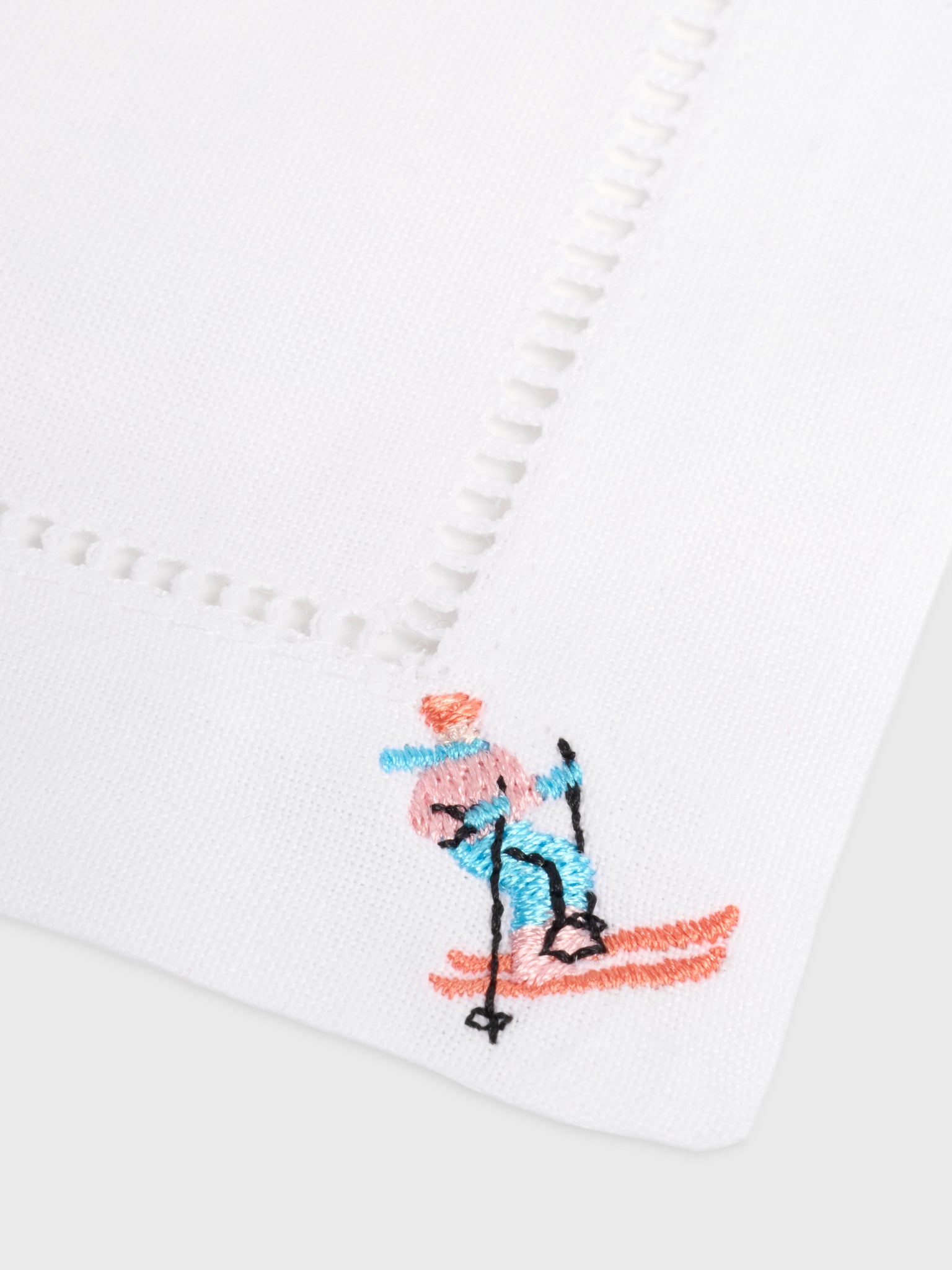 SKIER COCKTAIL NAPKINxWHITE-alt1