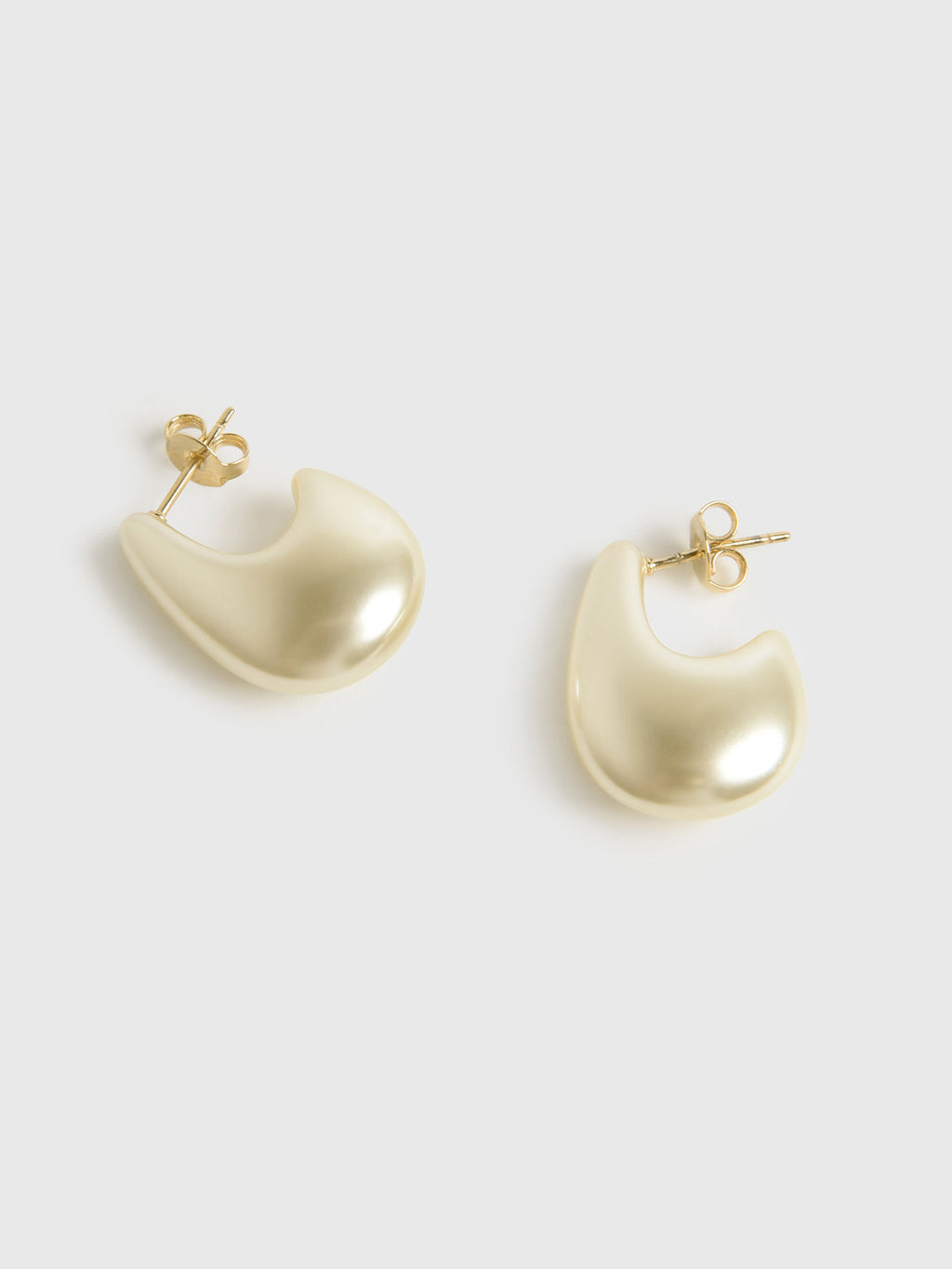 Alexa Leigh Small Curved Pearl Hoop Earrings - Saint Bernard
