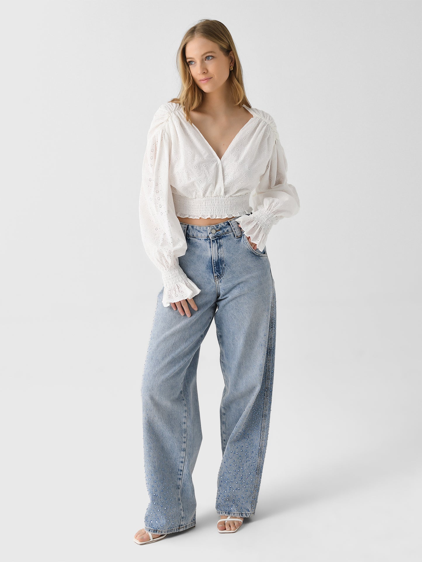 ST3037xWHITEEYELET-alt1