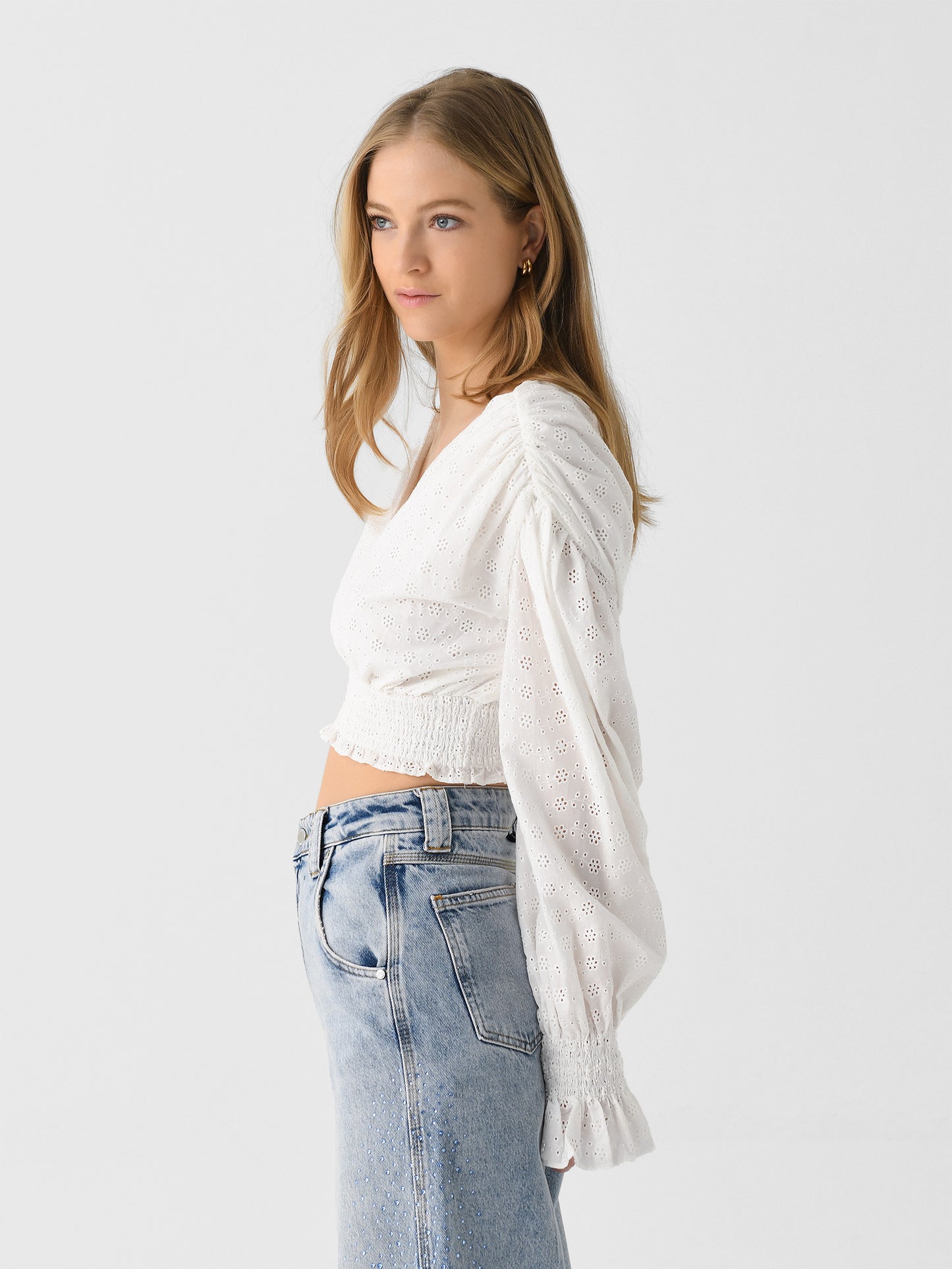 ST3037xWHITEEYELET-alt2