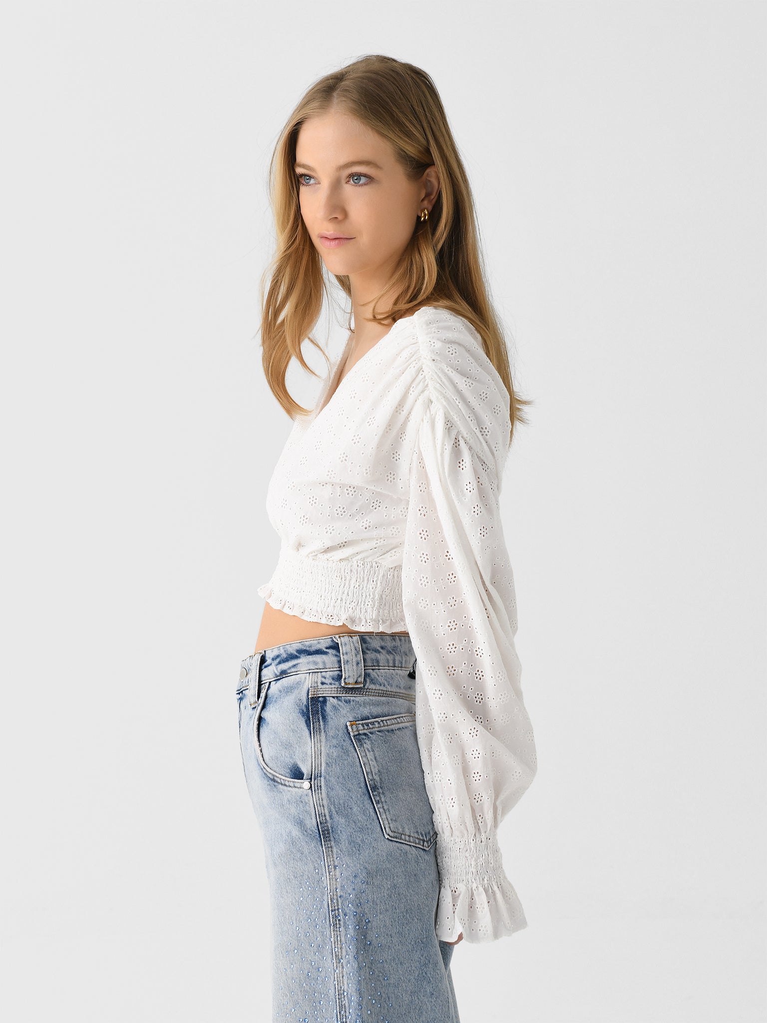 ST3037xWHITEEYELET-alt2