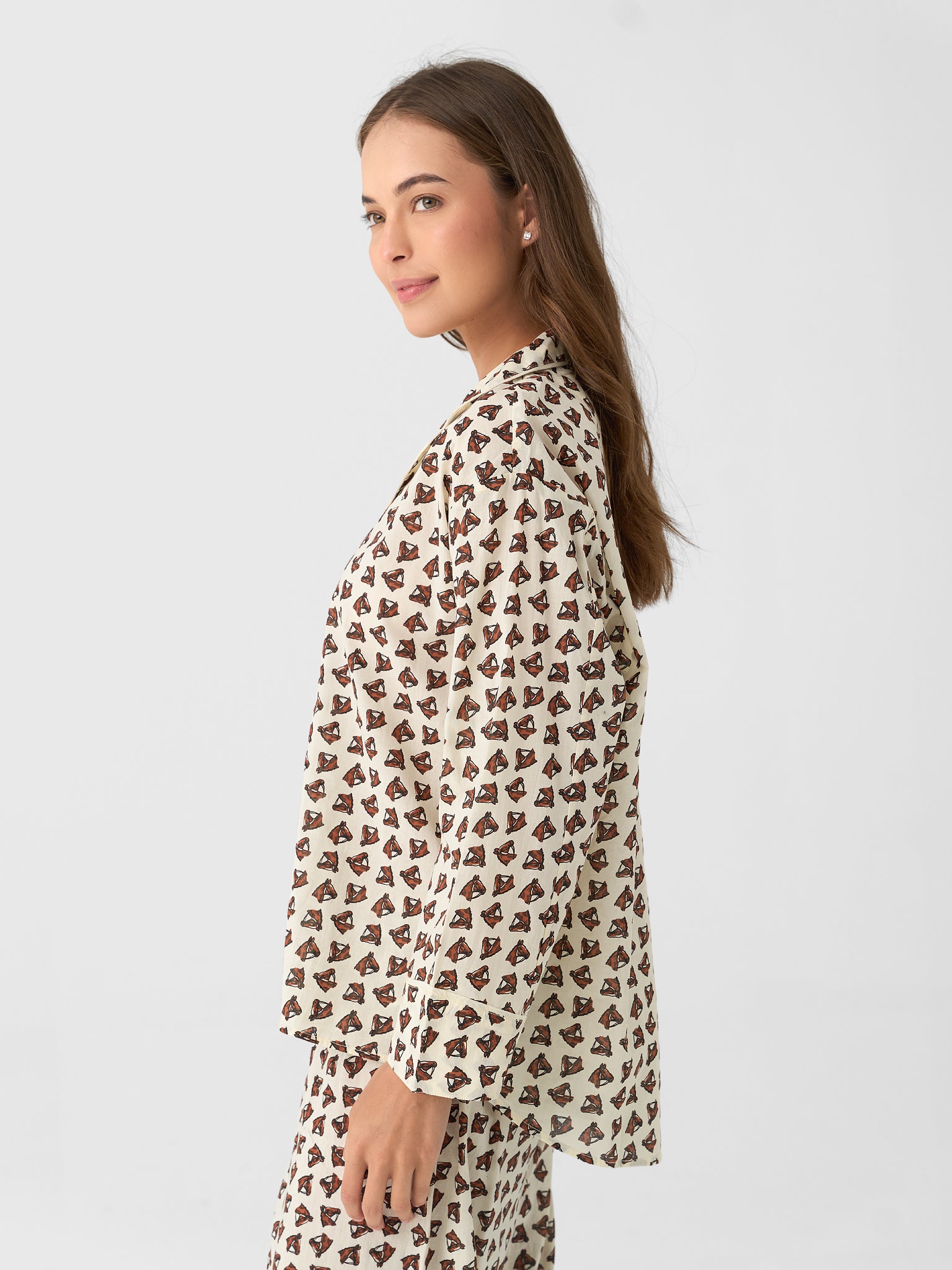 ST312960HMxCREAMHORSEMEDALLIONPRINT-alt2