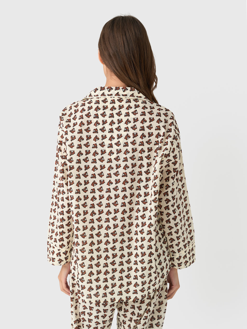 ST312960HMxCREAMHORSEMEDALLIONPRINT-alt3