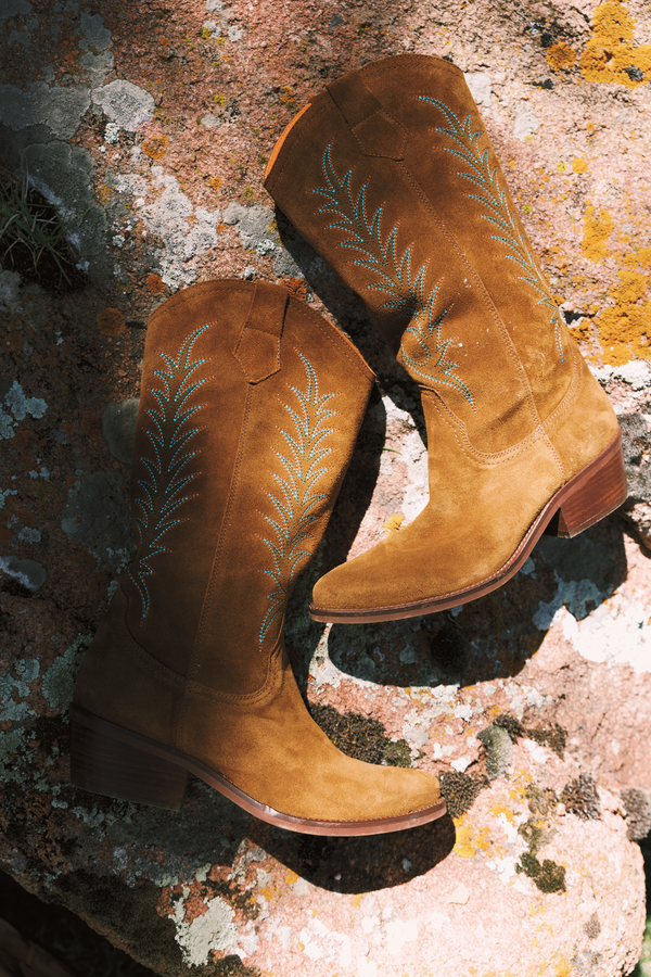 BOOTS UP