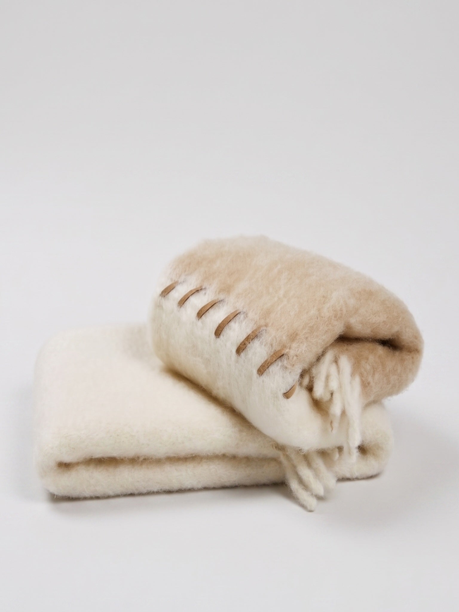 Mantas Ezcaray Stitching Throw Blanket - Saint Bernard