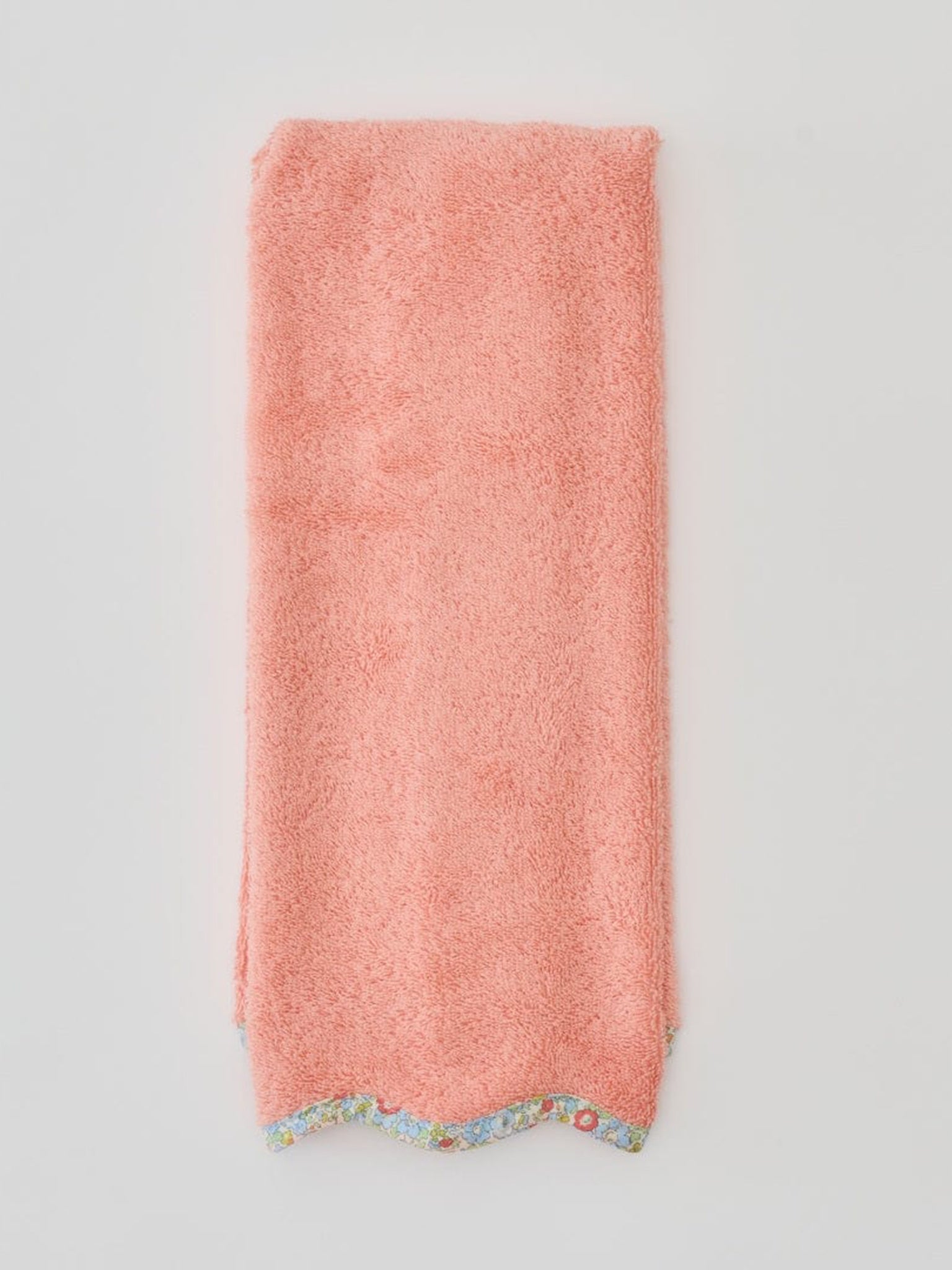 Weezie Scallop Golf Towel - Saint Bernard